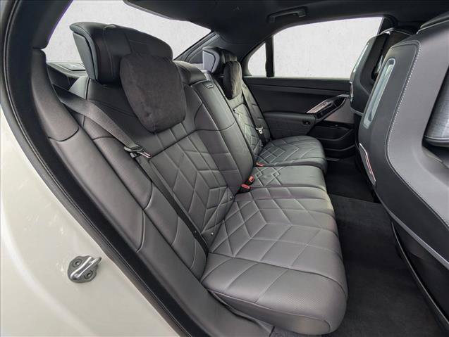Certified 2025 BMW i7 eDrive50 w/ Premium Package RWD image 18