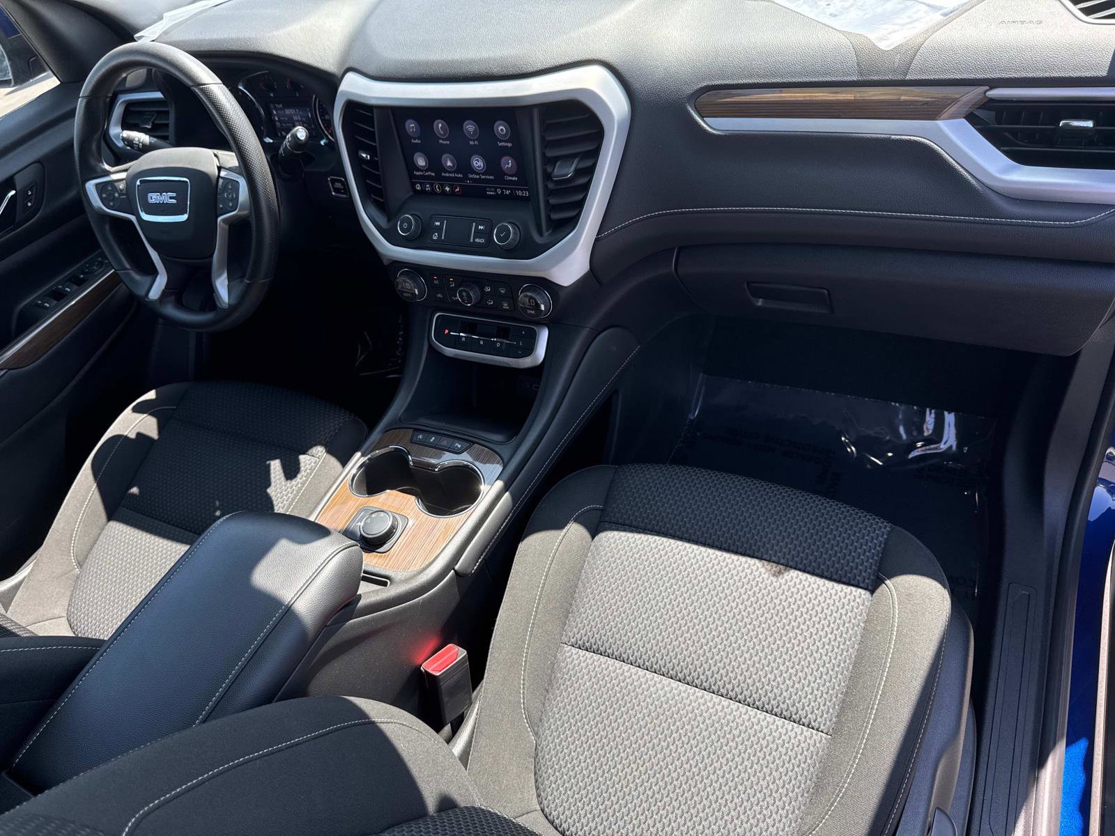 Used 2023 GMC Acadia SLE image 26