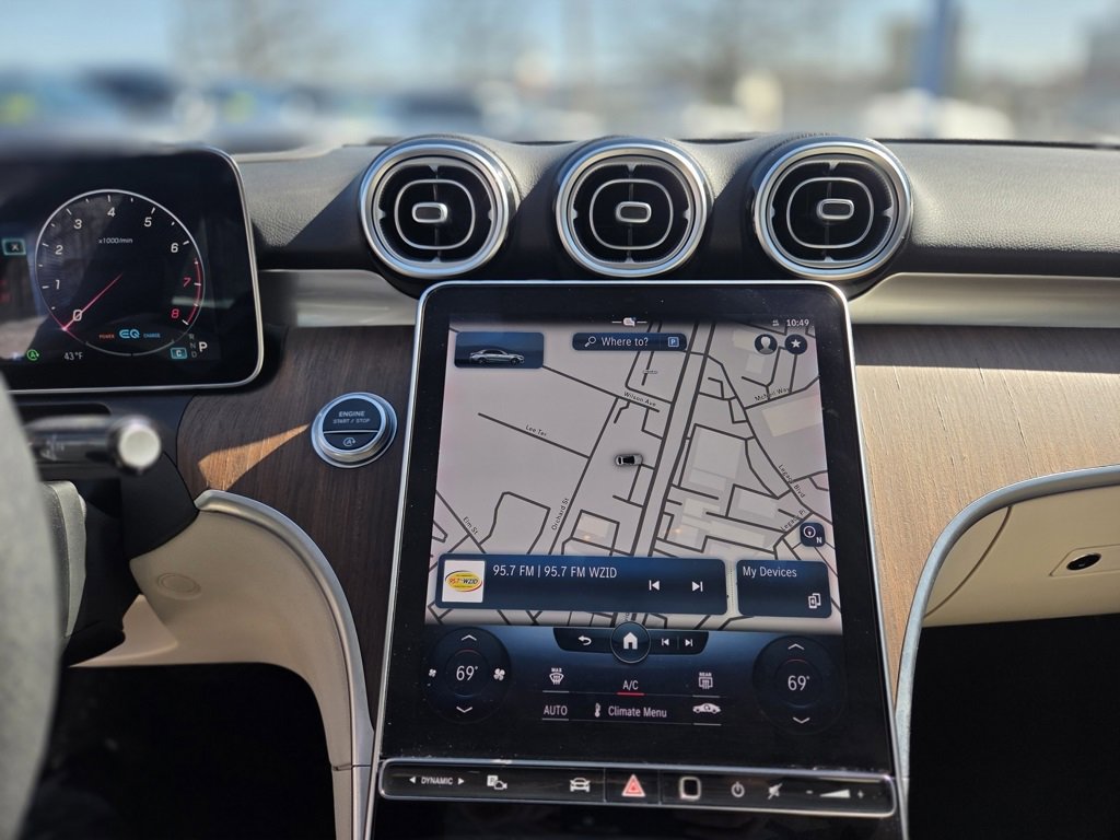 Used 2022 Mercedes-Benz C 300 4MATIC Sedan w/ Pinnacle Trim Package image 16