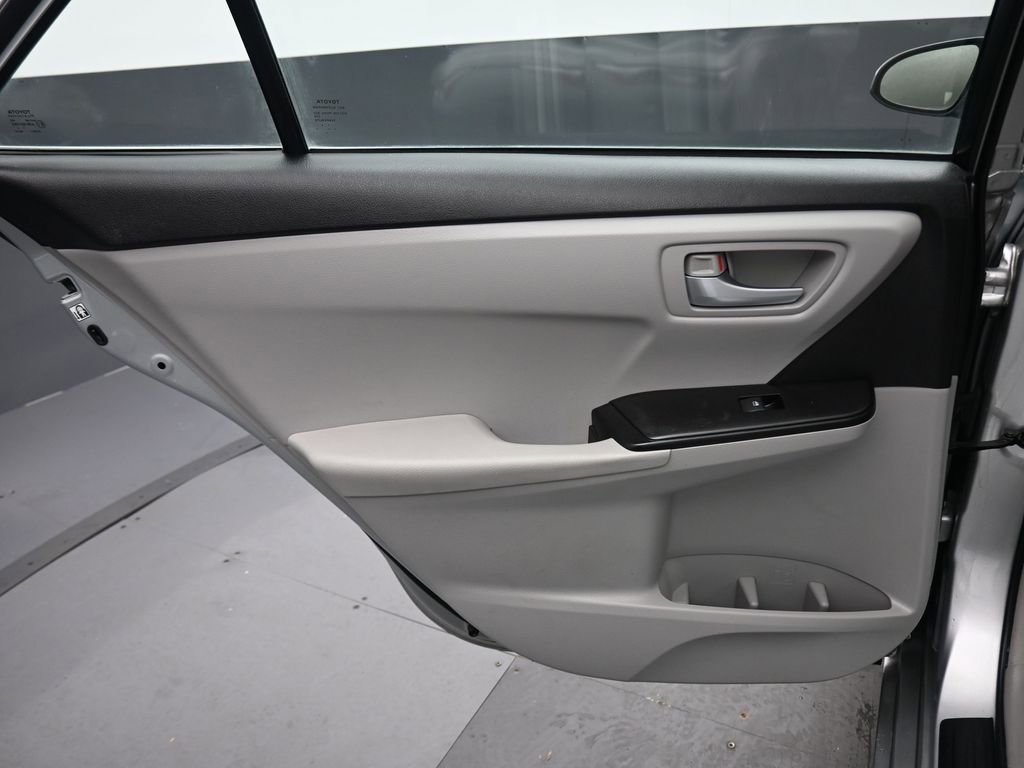 Used 2017 Toyota Camry LE image 28