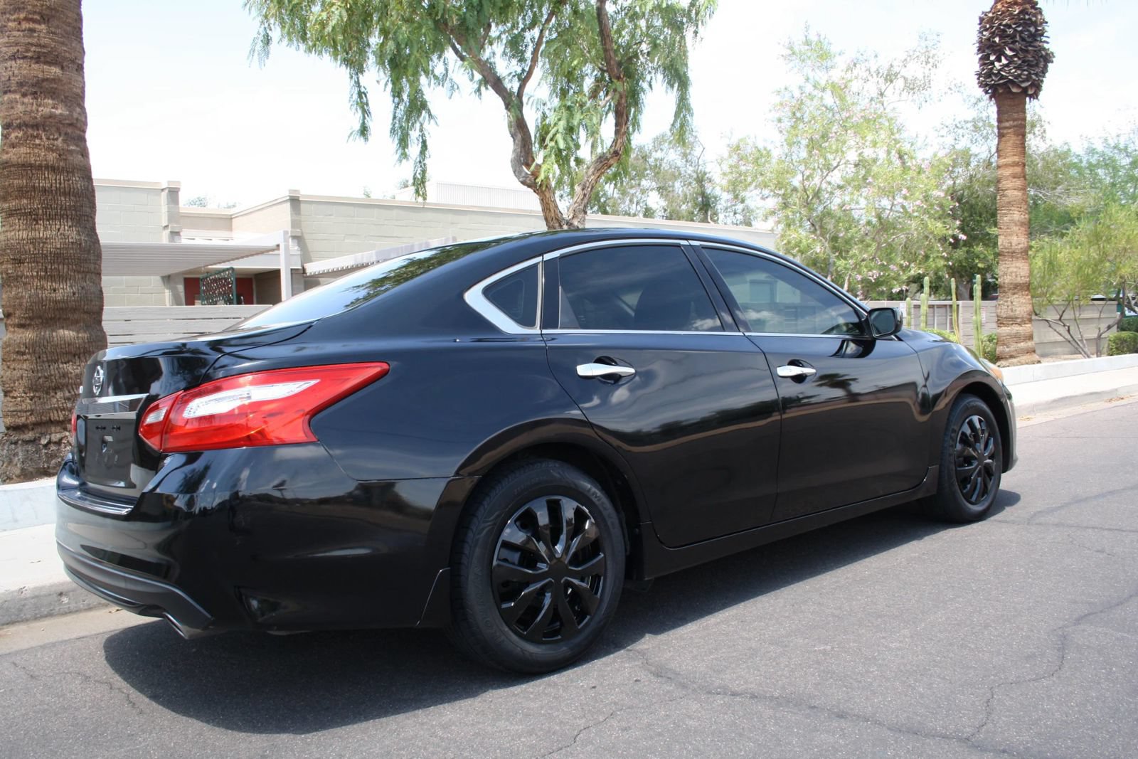 Used 2016 Nissan Altima 2.5 S w/ Interior Lighting Package FWD image 2