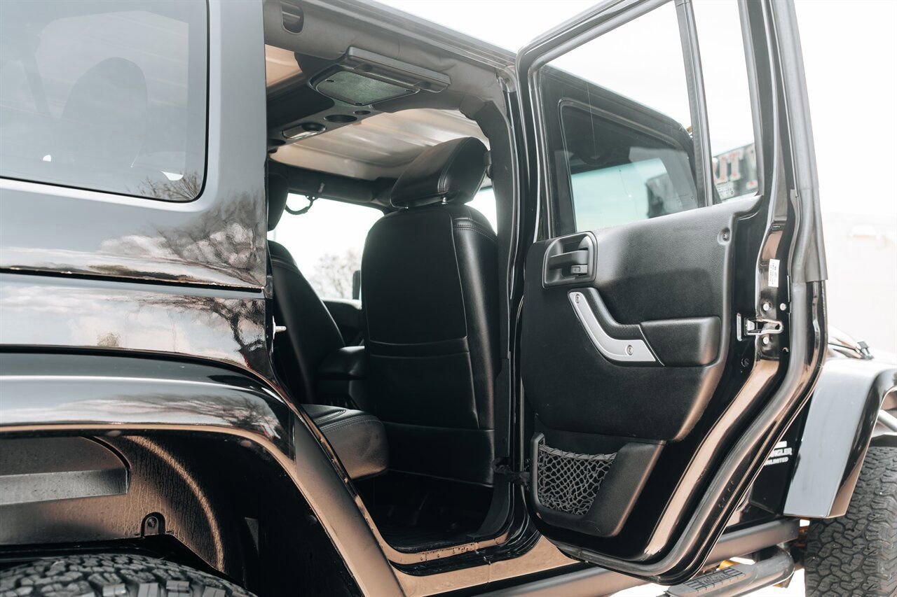 Used 2016 Jeep Wrangler Unlimited Rubicon image 44