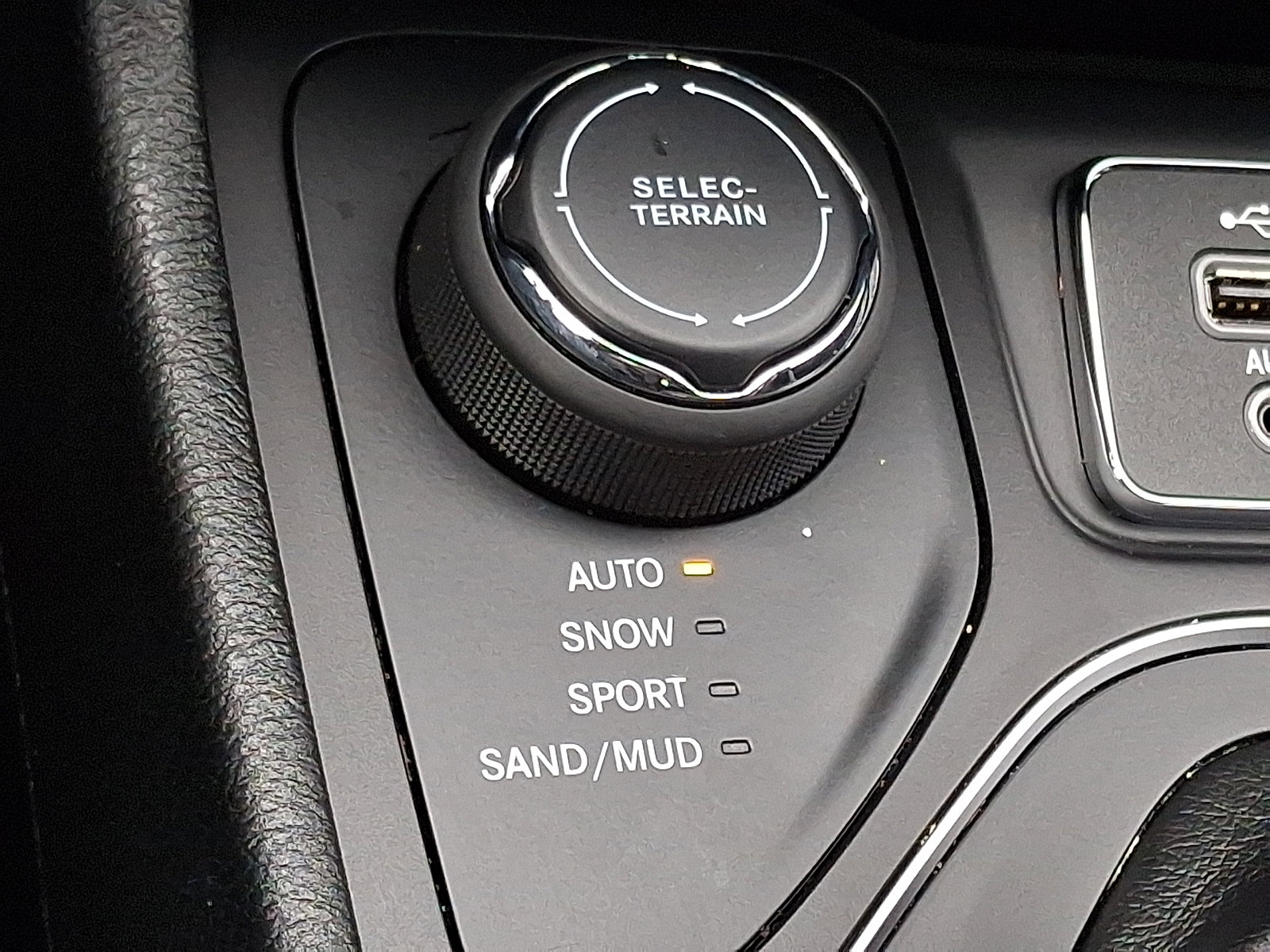 Used 2019 Jeep Cherokee Latitude Plus image 23