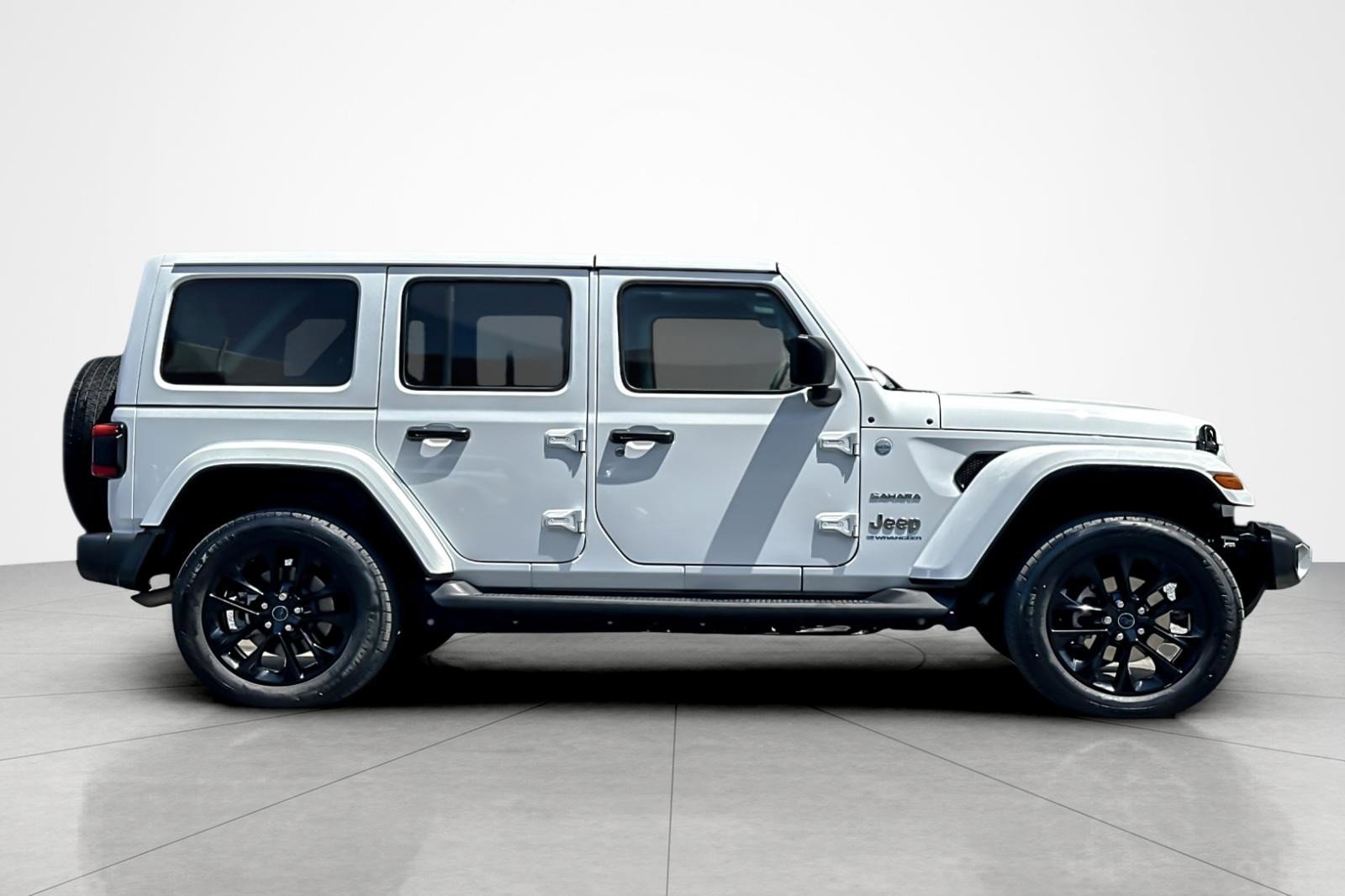 Used 2024 Jeep Wrangler Unlimited Sahara AWD/4WD image 6