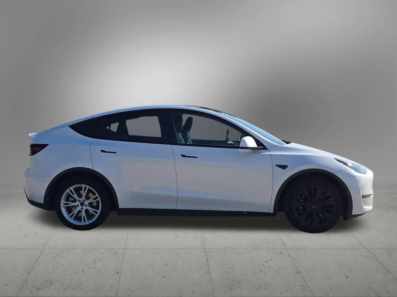 Used 2023 Tesla Model Y AWD image 7
