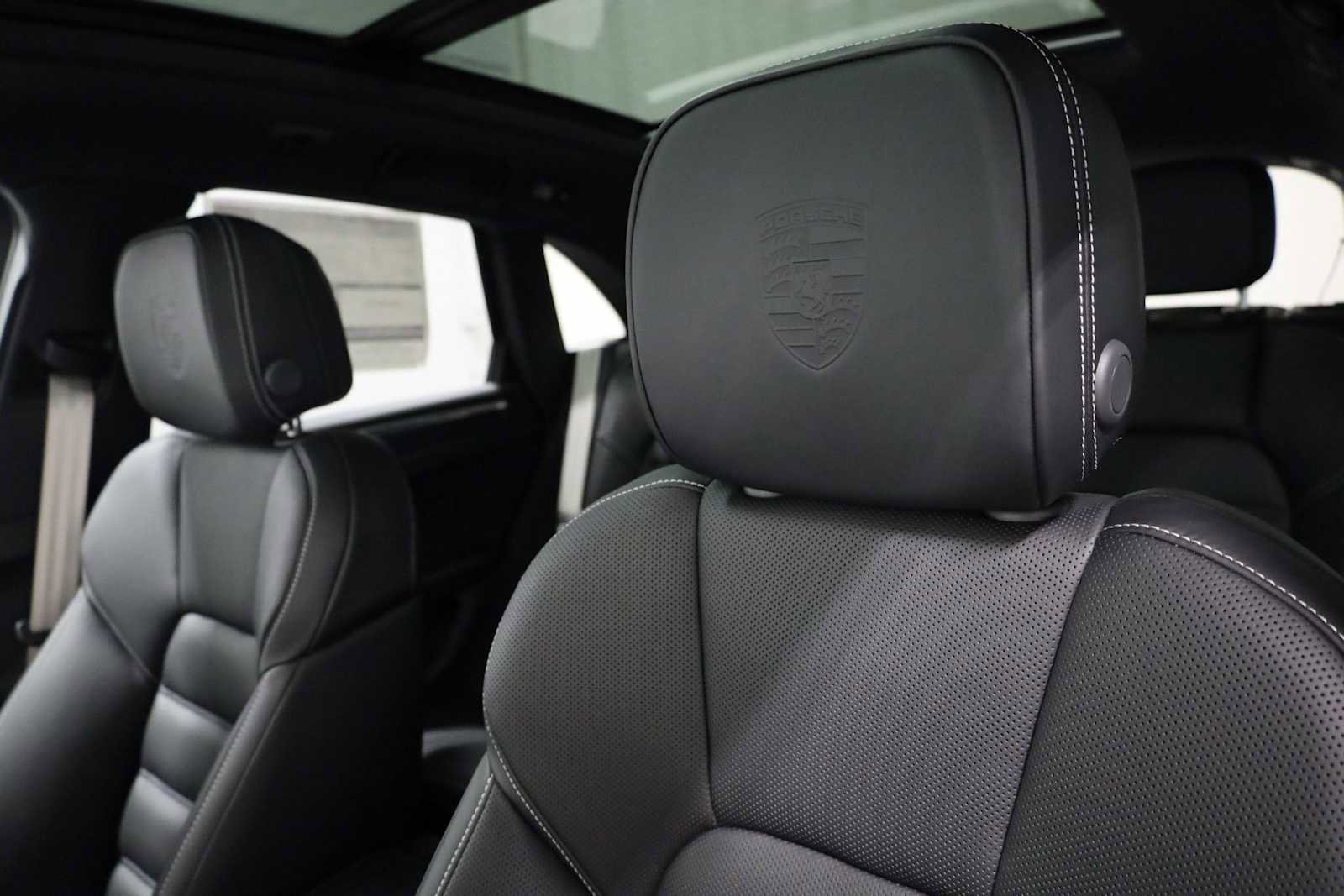 Certified 2025 Porsche Macan GTS image 19