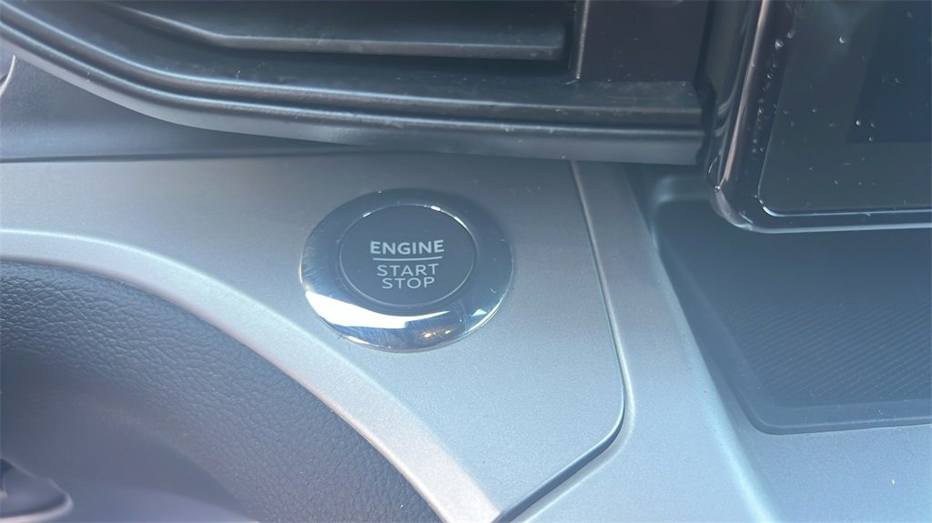 Used 2022 Ford Explorer XLT image 29