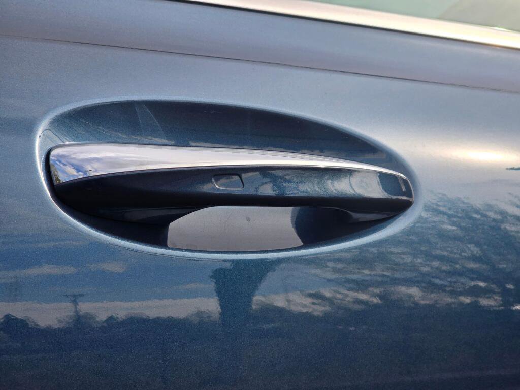 Used 2023 Mercedes-Benz GLB 250 4MATIC w/ Premium Package image 30