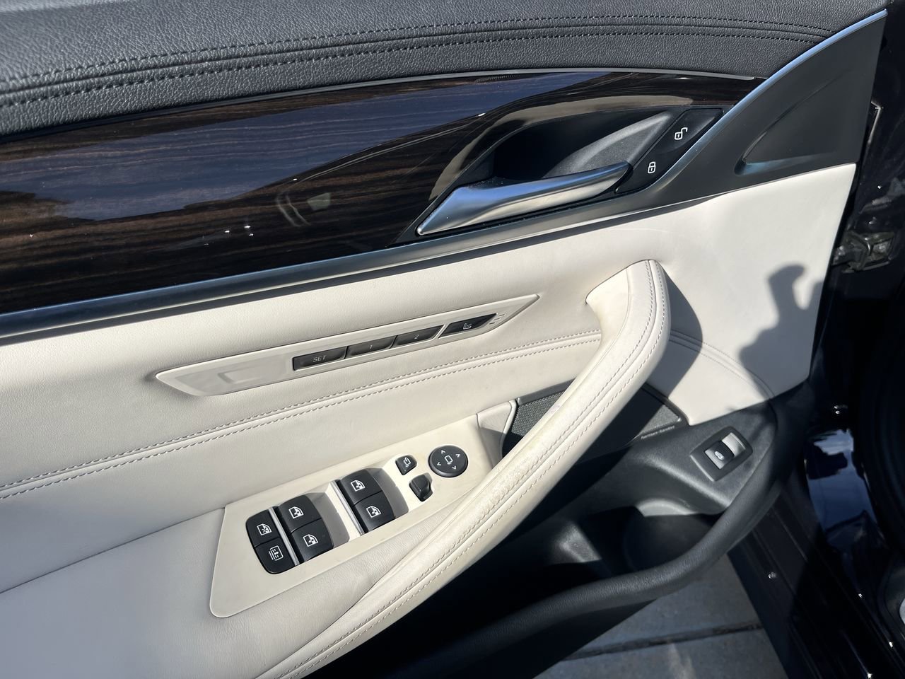 Used 2019 BMW M550i xDrive w/ Premium Package image 19