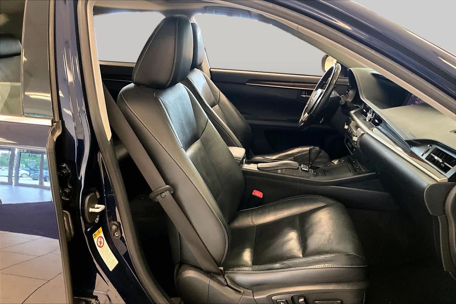Used 2015 Lexus ES 350 w/ Luxury Package FWD image 8