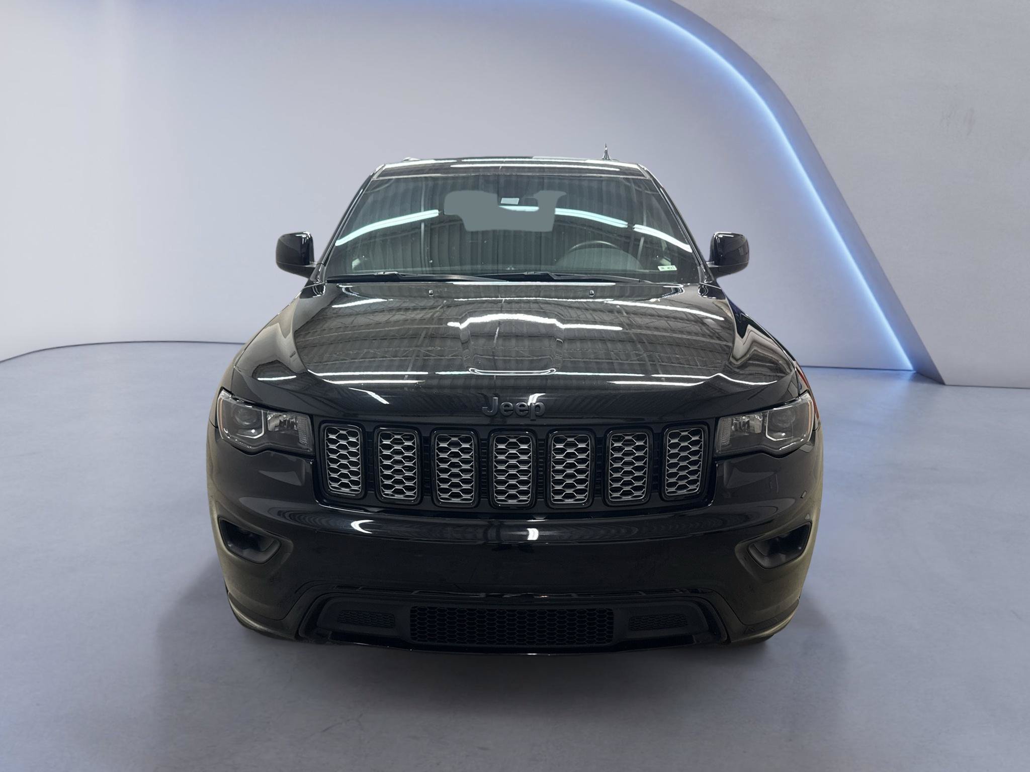 Used 2019 Jeep Grand Cherokee Altitude RWD image 2