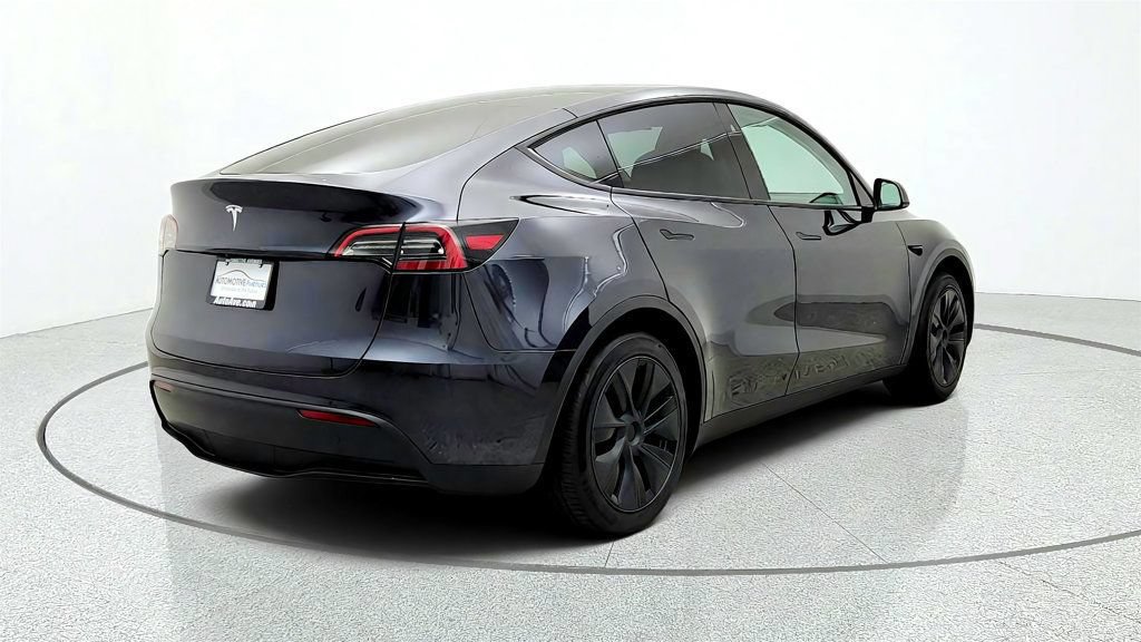 Used 2025 Tesla Model Y Long Range RWD image 5