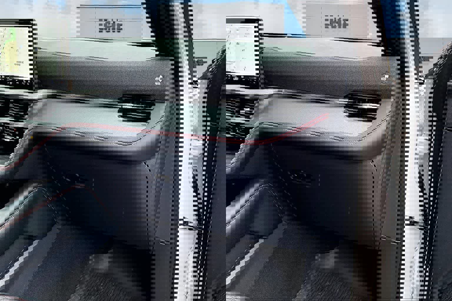 Used 2025 Ford Explorer ST-Line image 24