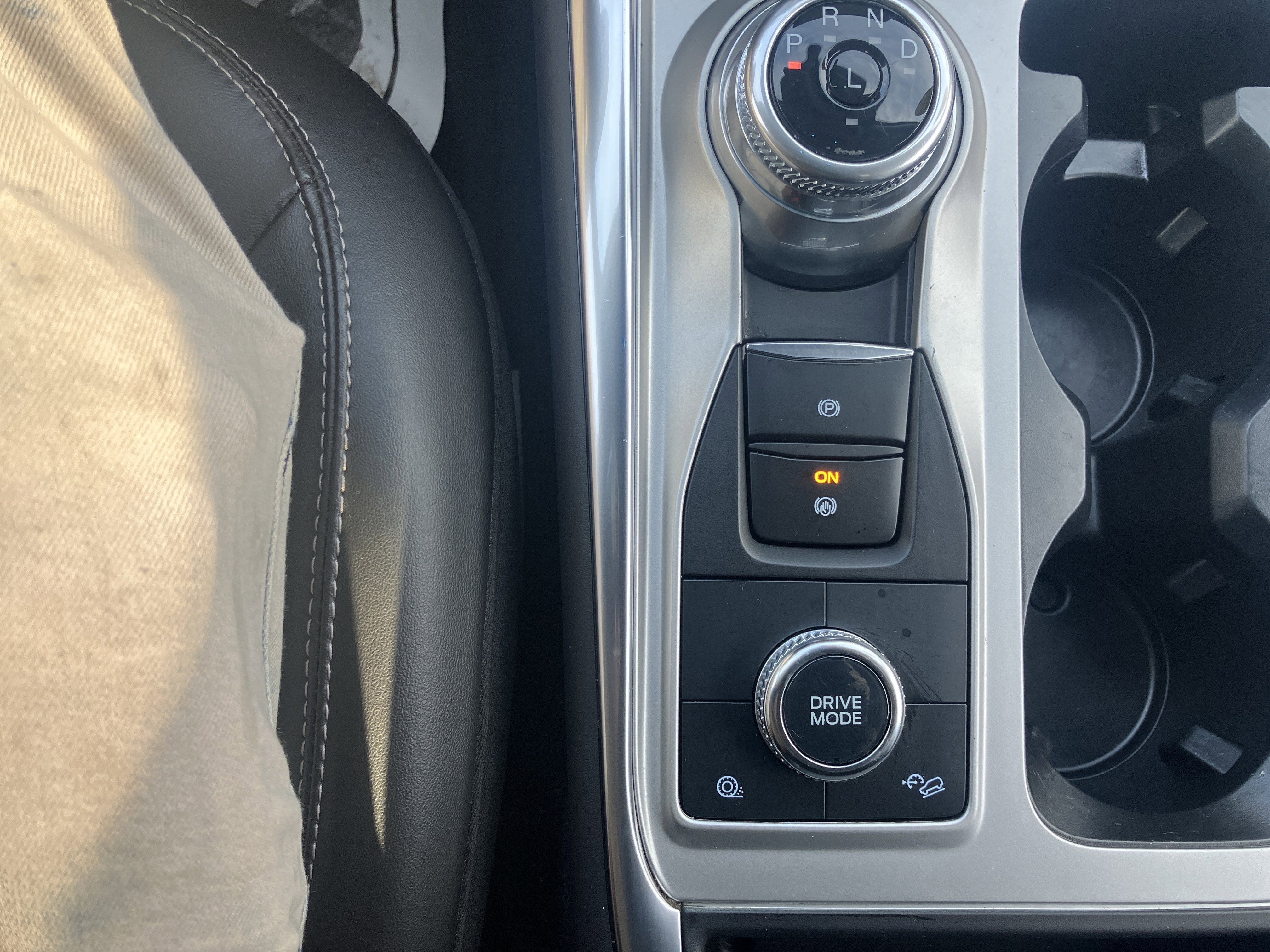 Used 2022 Ford Explorer XLT w/ Equipment Group 202A image 29