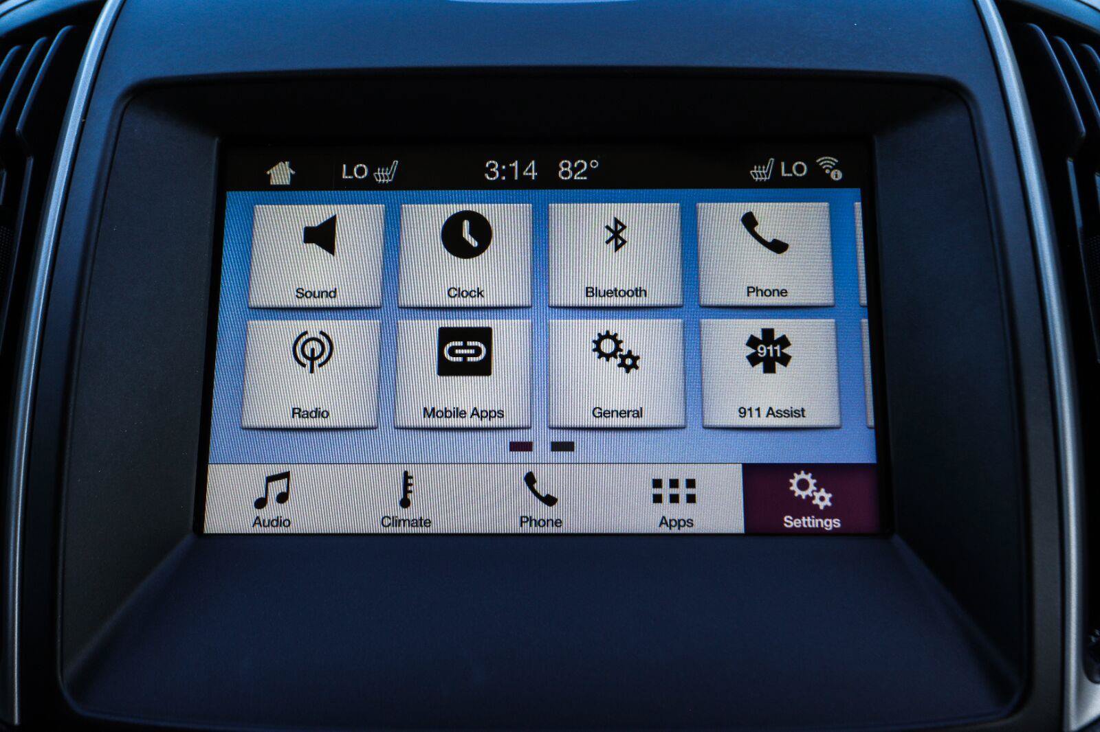 Used 2018 Ford Edge SEL w/ Equipment Group 201A AWD/4WD image 9