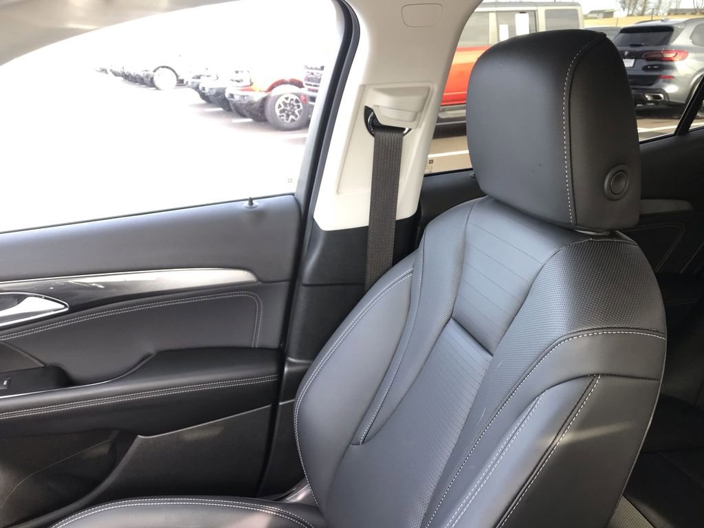 Used 2025 Buick Envision Preferred image 23