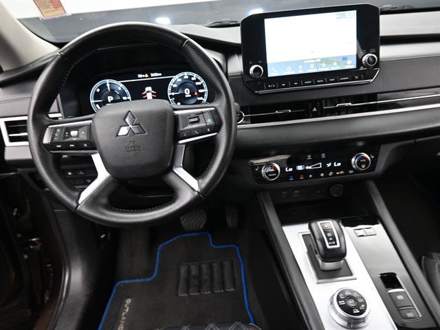Used 2023 Mitsubishi Outlander SEL AWD/4WD image 16