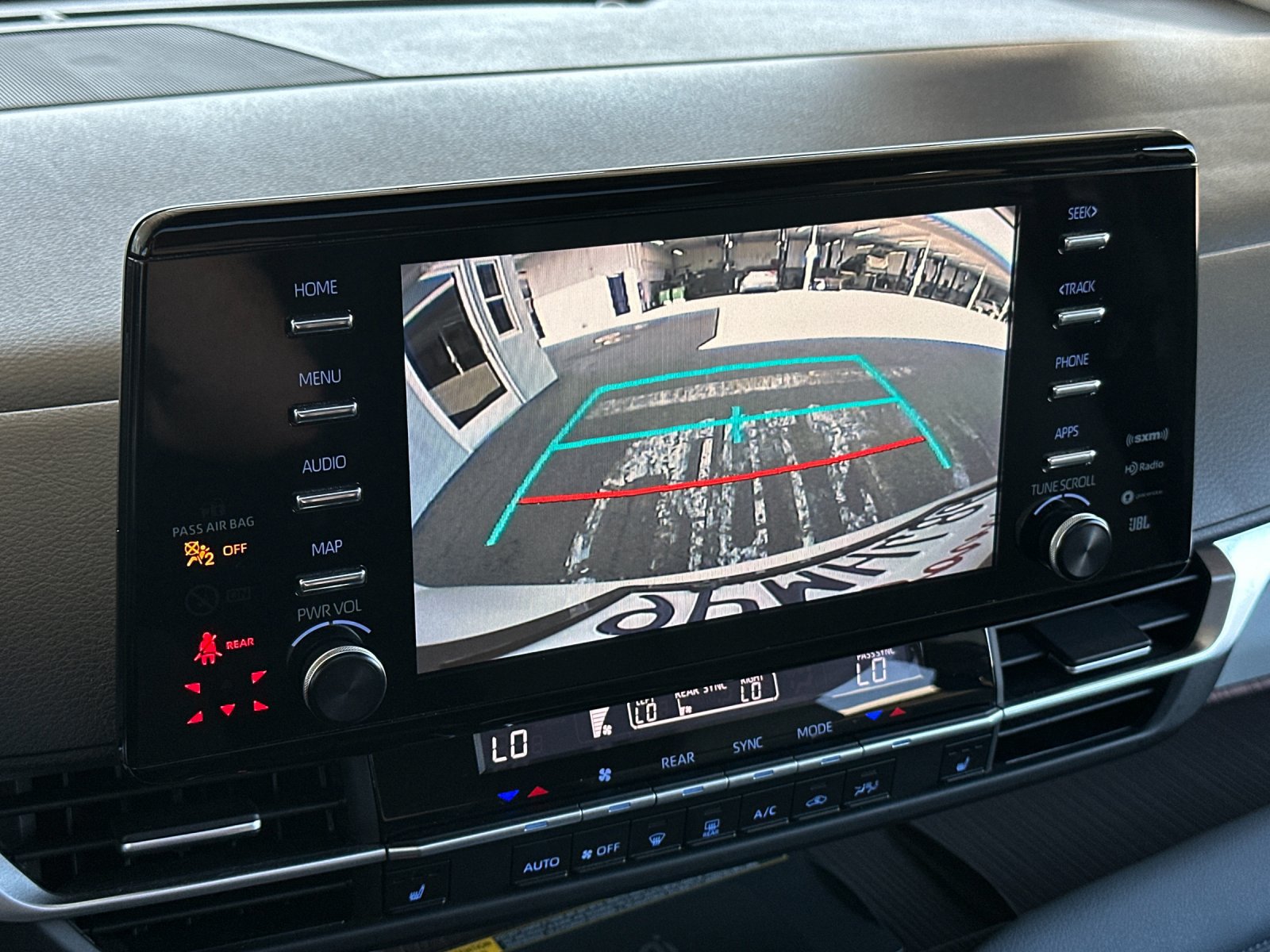 Used 2024 Toyota Sienna XLE w/ XLE Plus Package FWD image 20