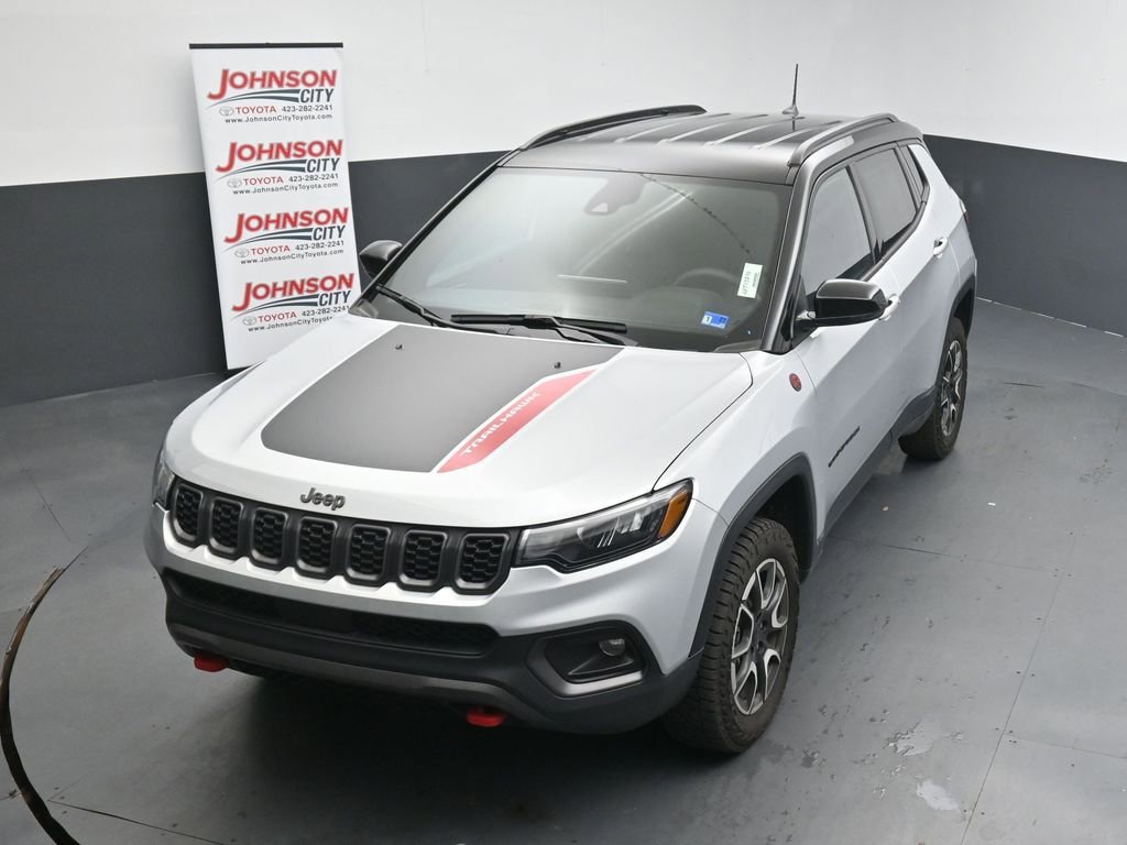 Used 2024 Jeep Compass Trailhawk AWD/4WD image 12