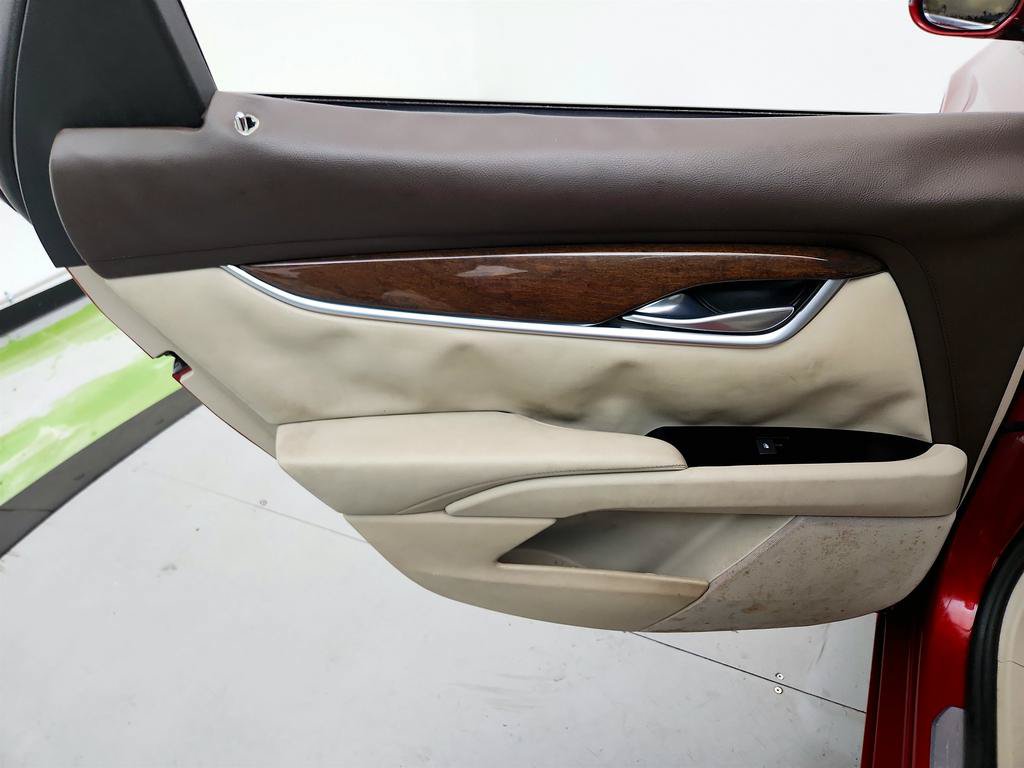 Used 2013 Cadillac XTS Premium FWD image 23