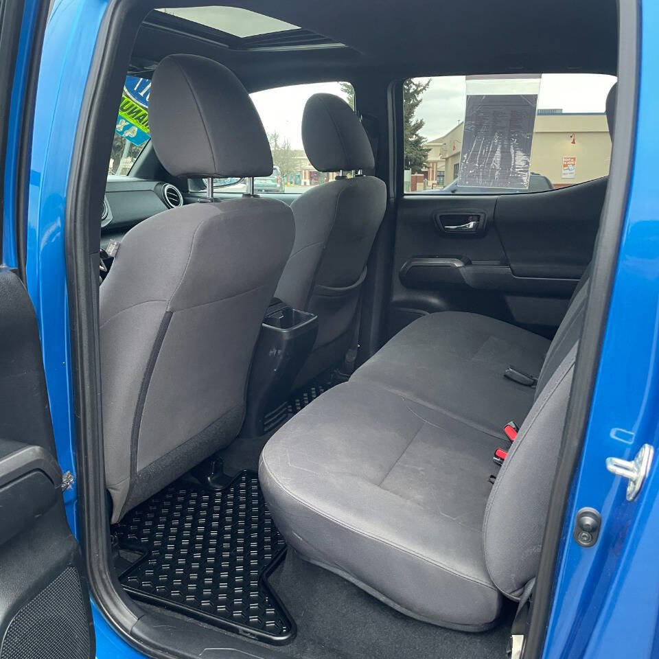 Used 2017 Toyota Tacoma TRD Sport image 11