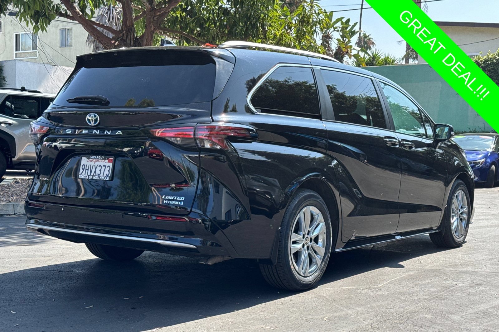 Certified 2023 Toyota Sienna Limited FWD image 4