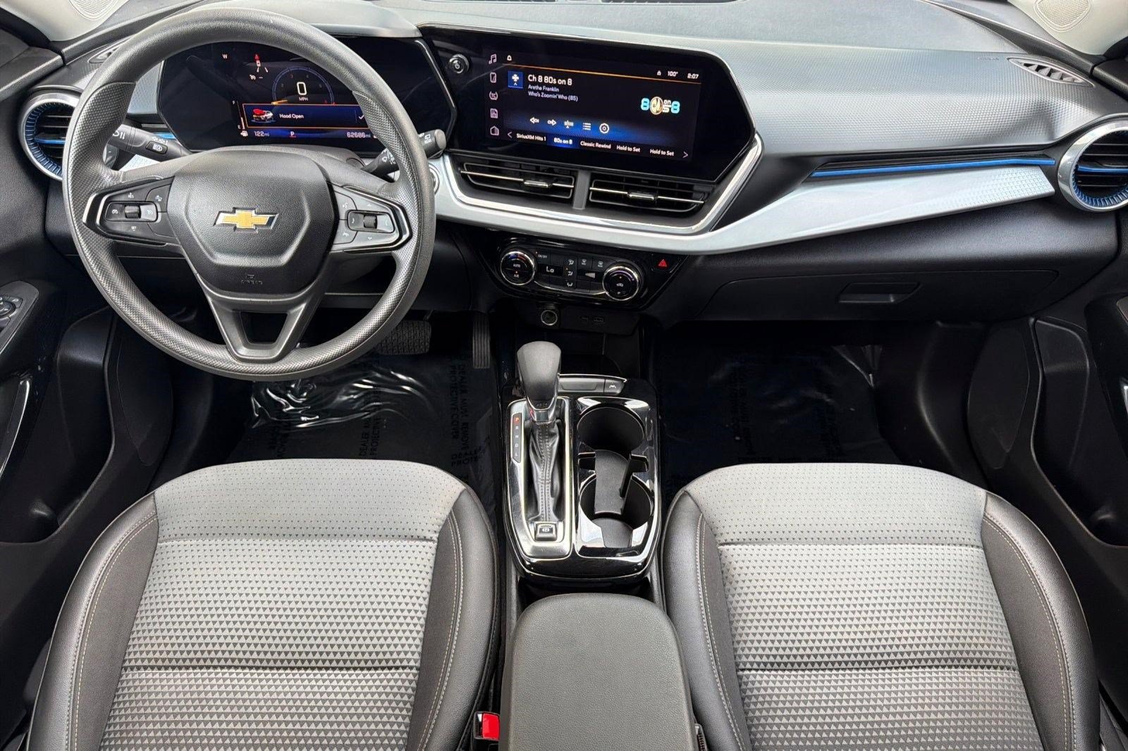 Used 2024 Chevrolet Trax LT FWD image 16