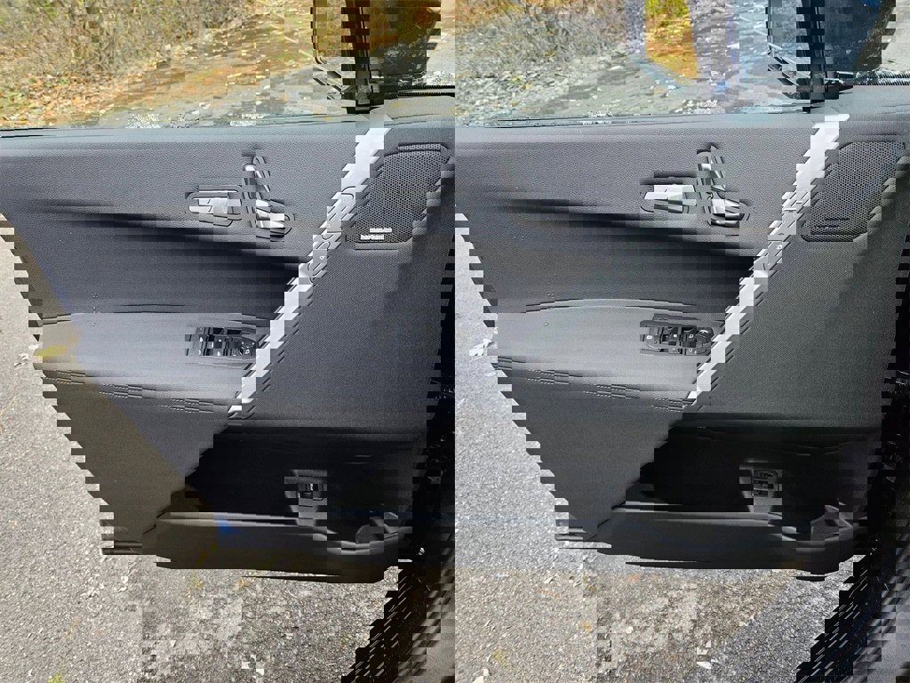 New 2026 BMW iX xDrive45 w/ M Sport Package image 7