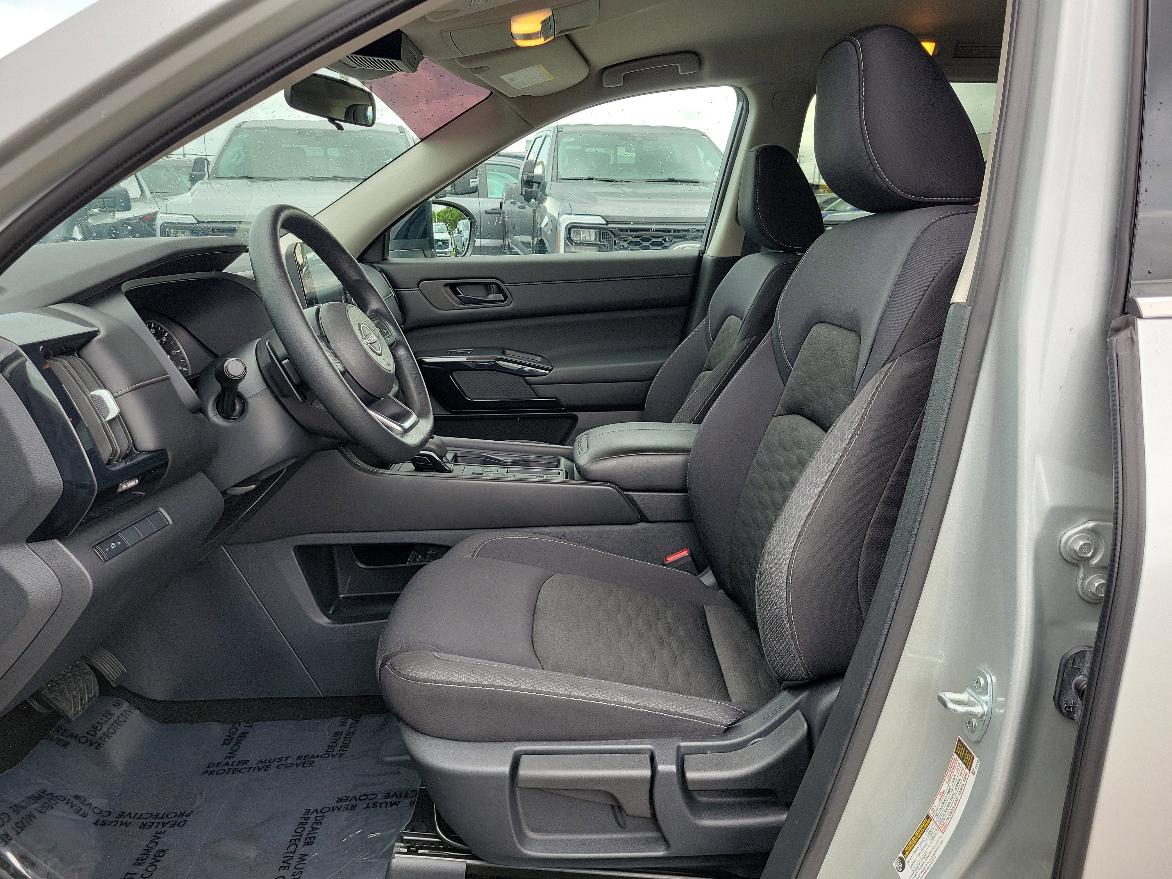 Used 2024 Nissan Pathfinder S FWD image 11