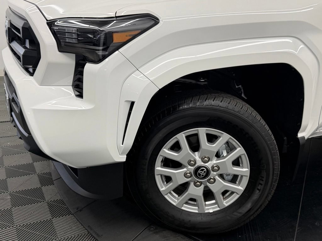 Used 2026 Toyota Tacoma SR5 AWD/4WD image 5