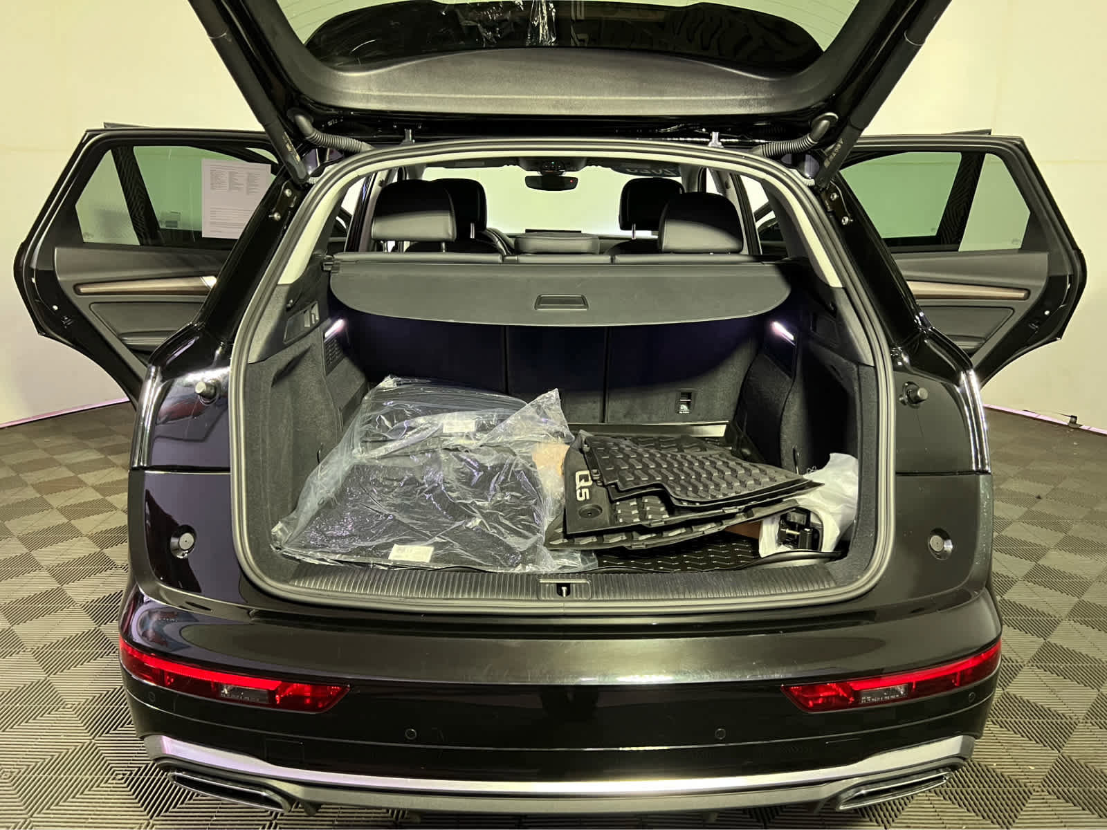 Used 2023 Audi Q5 2.0T Premium Plus w/ Premium Plus Package AWD/4WD image 27