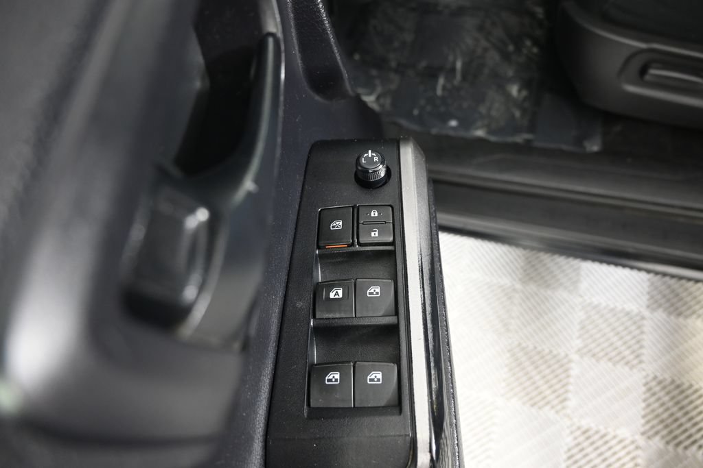 Used 2020 Toyota Tacoma SR5 AWD/4WD image 19