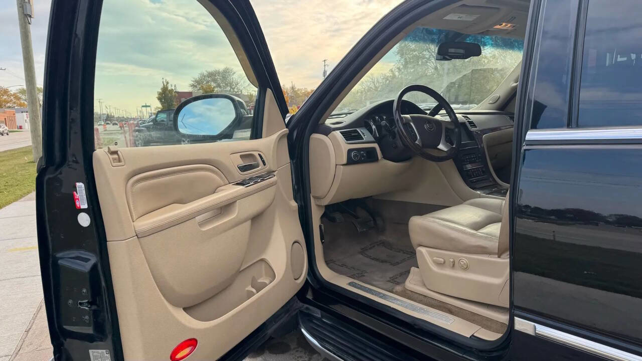 Used 2012 Cadillac Escalade EXT Luxury image 11