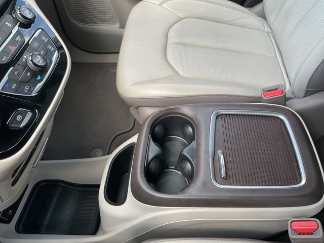 Used 2019 Chrysler Pacifica Touring-L Plus w/ Tire & Wheel Group FWD image 35