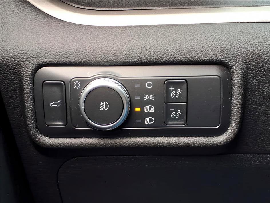 Used 2022 Ford Explorer XLT w/ Equipment Group 202A image 21