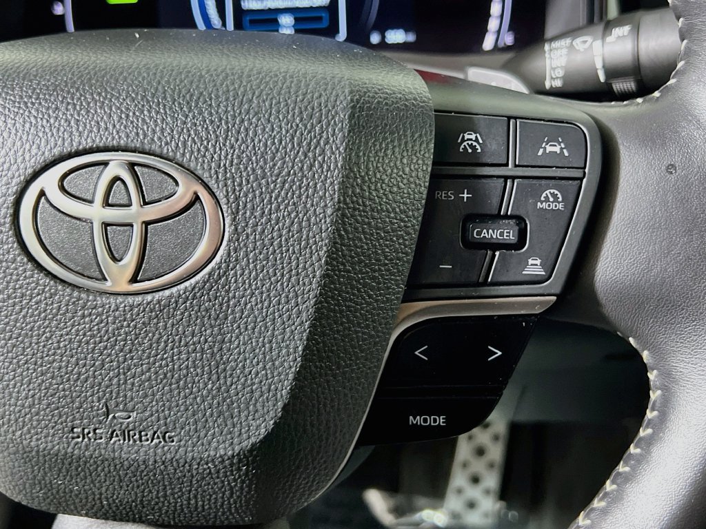 Used 2025 Toyota Camry SE FWD image 17