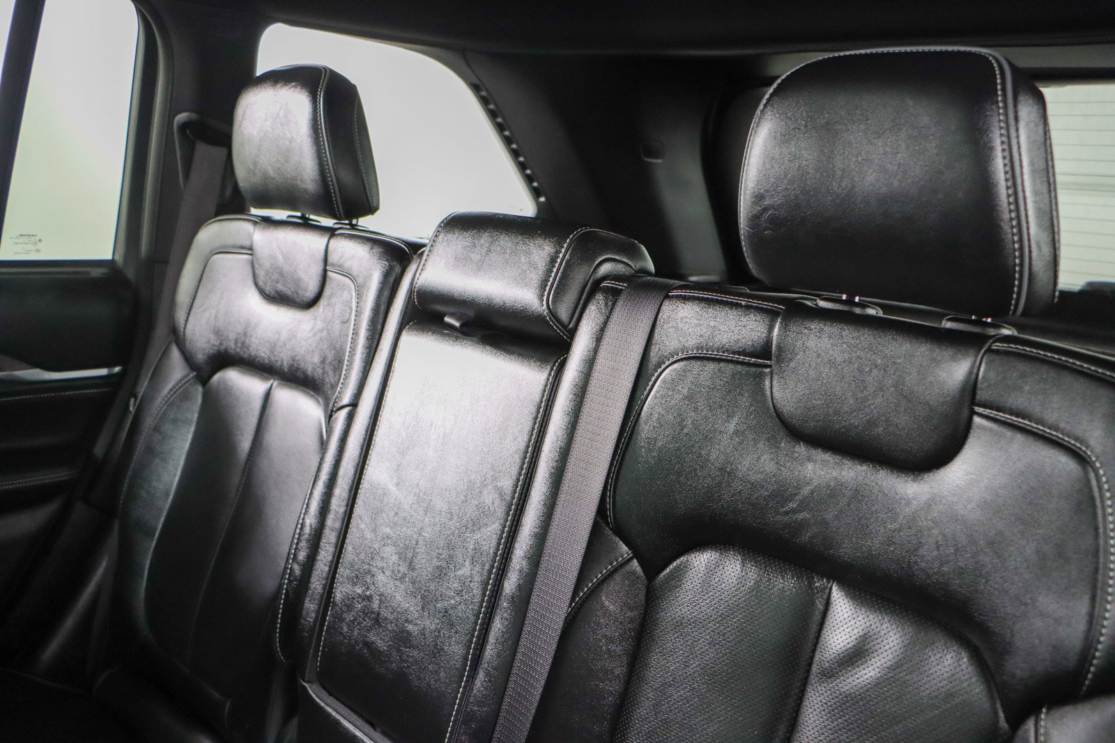 Used 2022 Jeep Grand Cherokee Overland w/ Advanced Protech Group III image 27