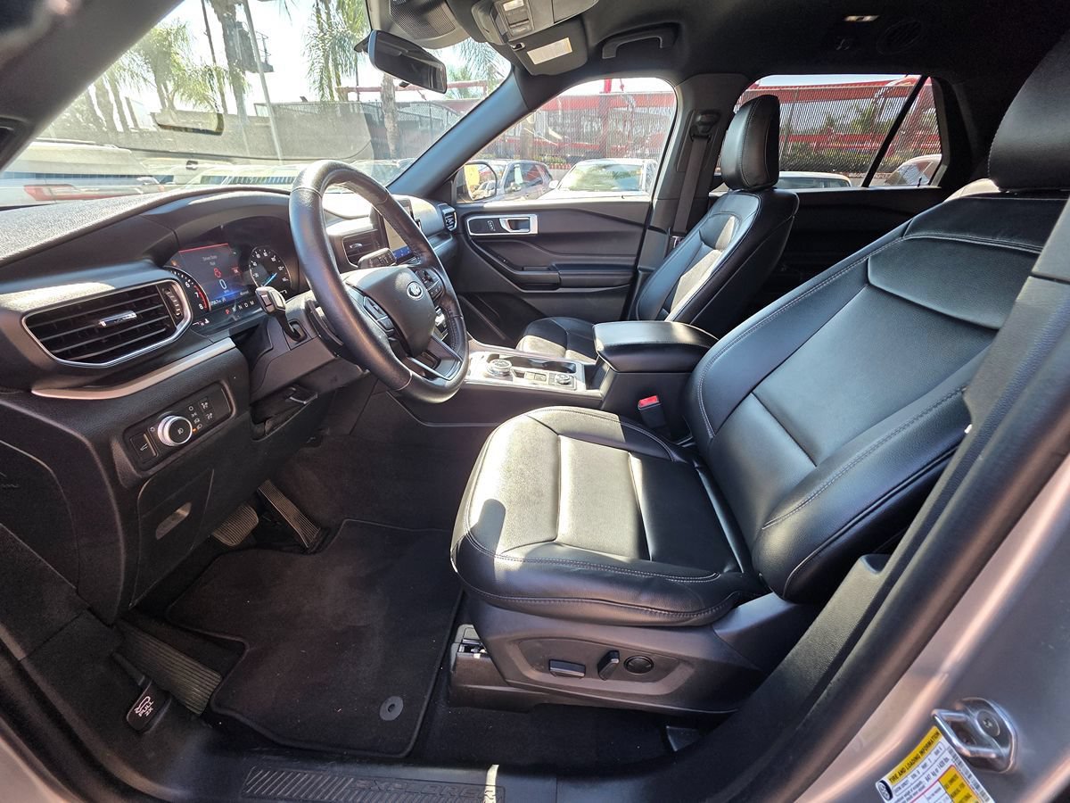 Used 2020 Ford Explorer XLT w/ Equipment Group 202A AWD/4WD image 22