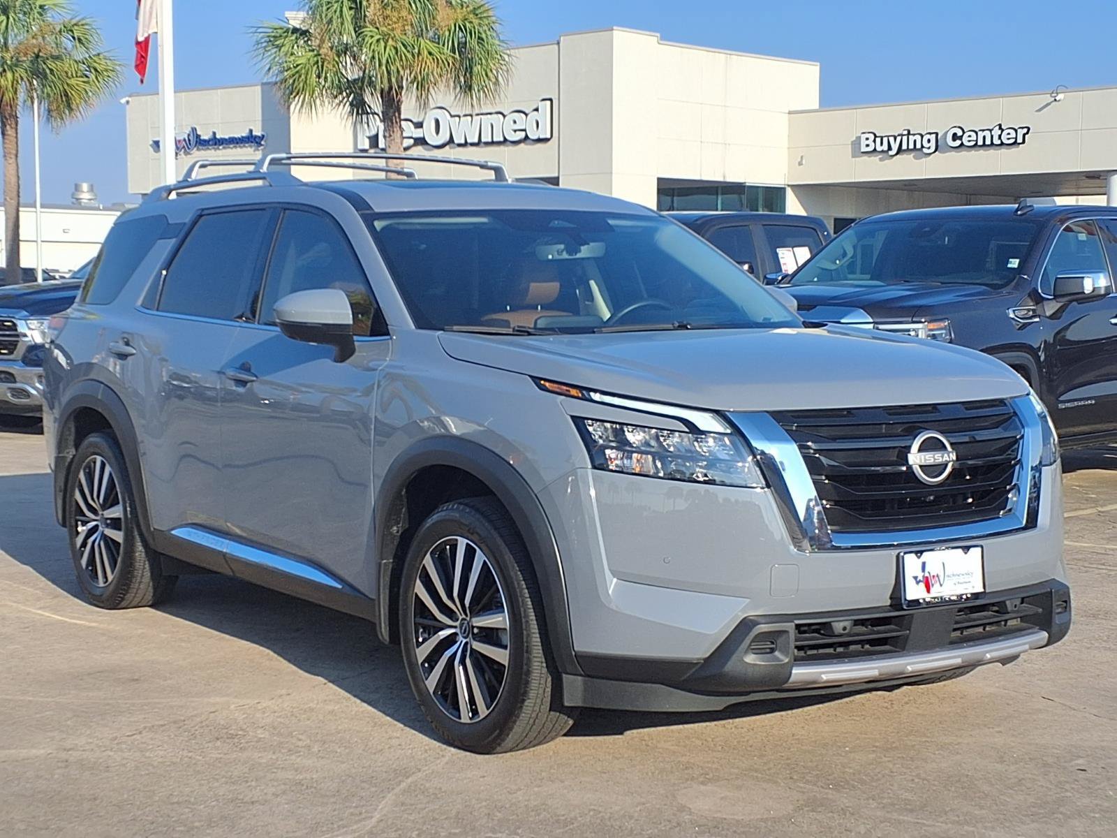 Used 2025 Nissan Pathfinder Platinum w/ Cargo Package FWD image 3