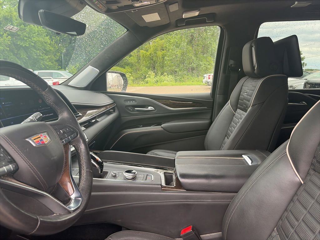 Used 2024 Cadillac Escalade Premium Luxury Platinum AWD/4WD image 15