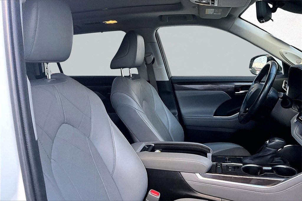 Certified 2021 Toyota Highlander Platinum image 30