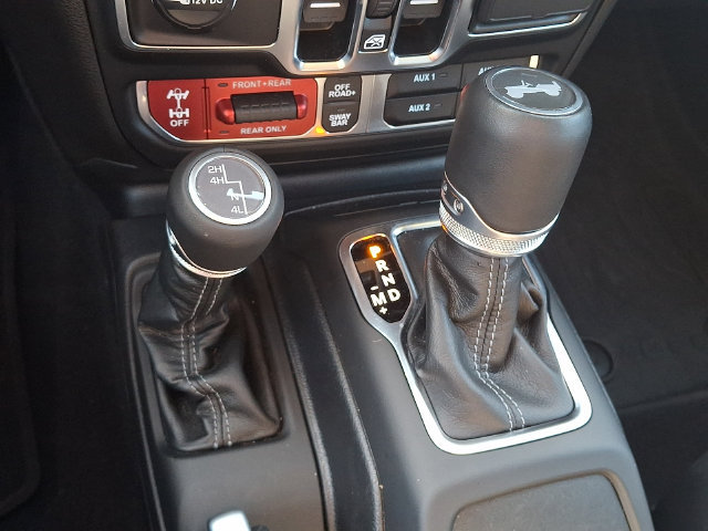 Used 2025 Jeep Wrangler Unlimited Rubicon w/ Convenience Group AWD/4WD image 14