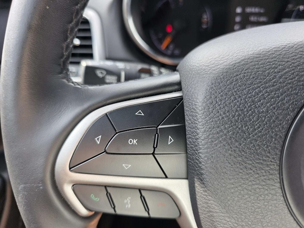 Used 2019 Jeep Grand Cherokee Altitude RWD image 14