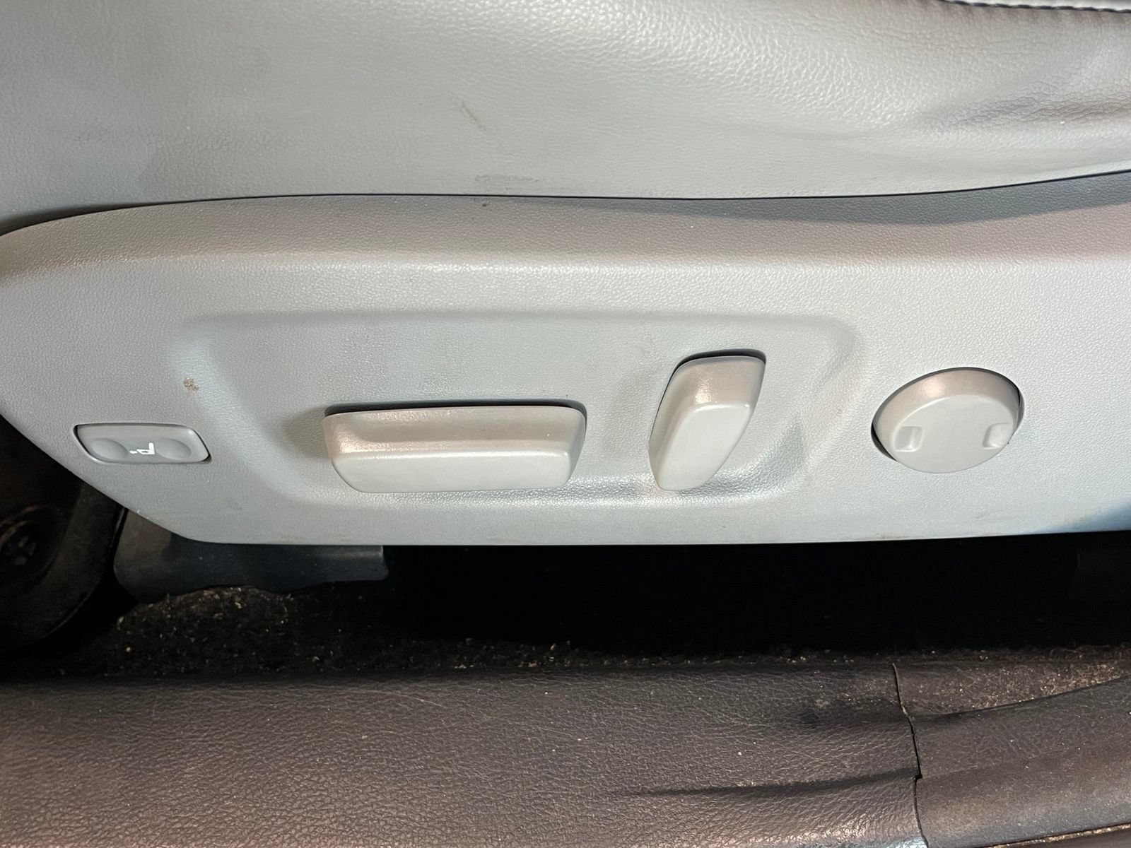 Used 2016 Toyota Highlander XLE FWD image 18