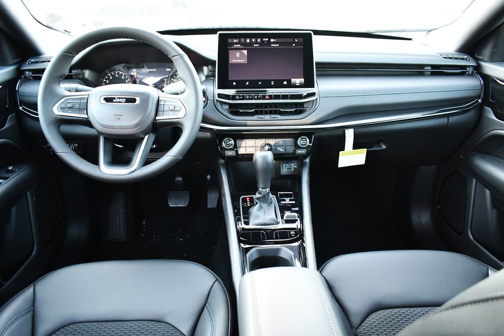 New 2026 Jeep Compass Latitude image 10