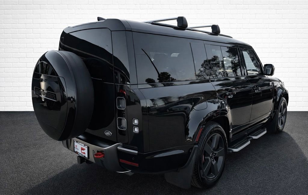 Used 2023 Land Rover Defender 130 X AWD/4WD image 4