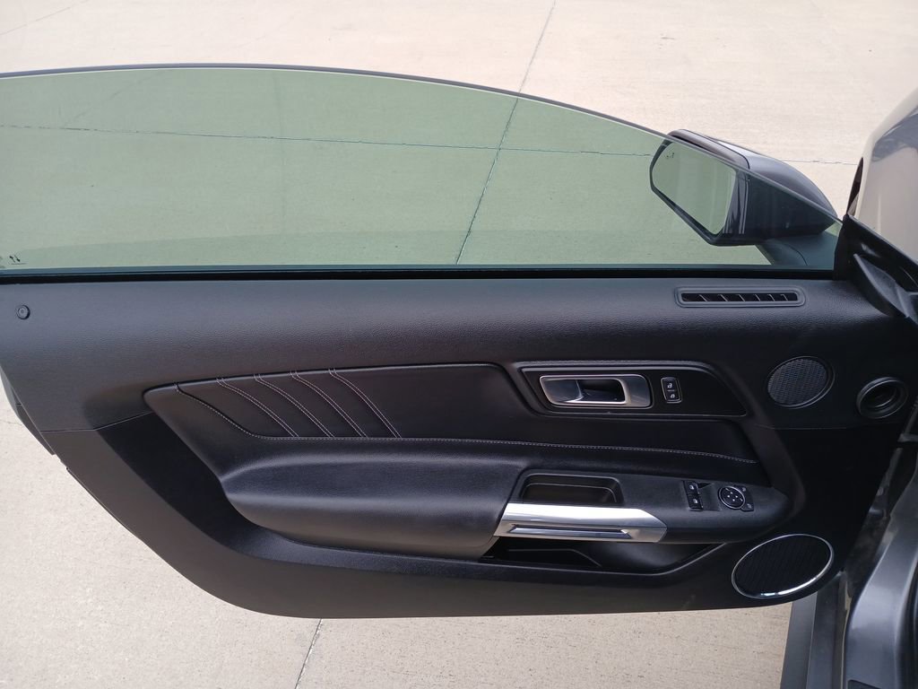Used 2022 Ford Mustang Premium image 21