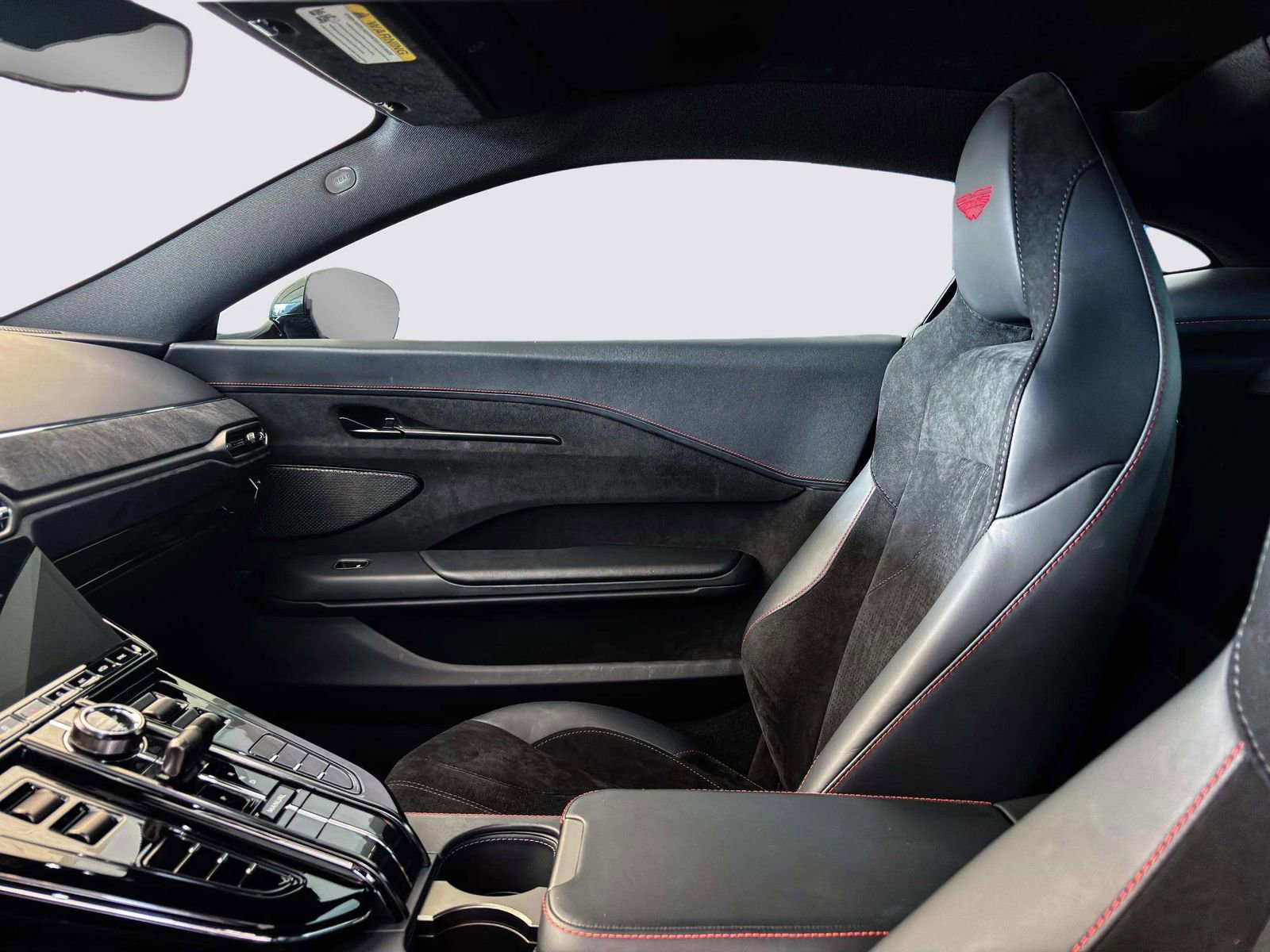 Used 2025 Aston Martin V8 Vantage Coupe image 11