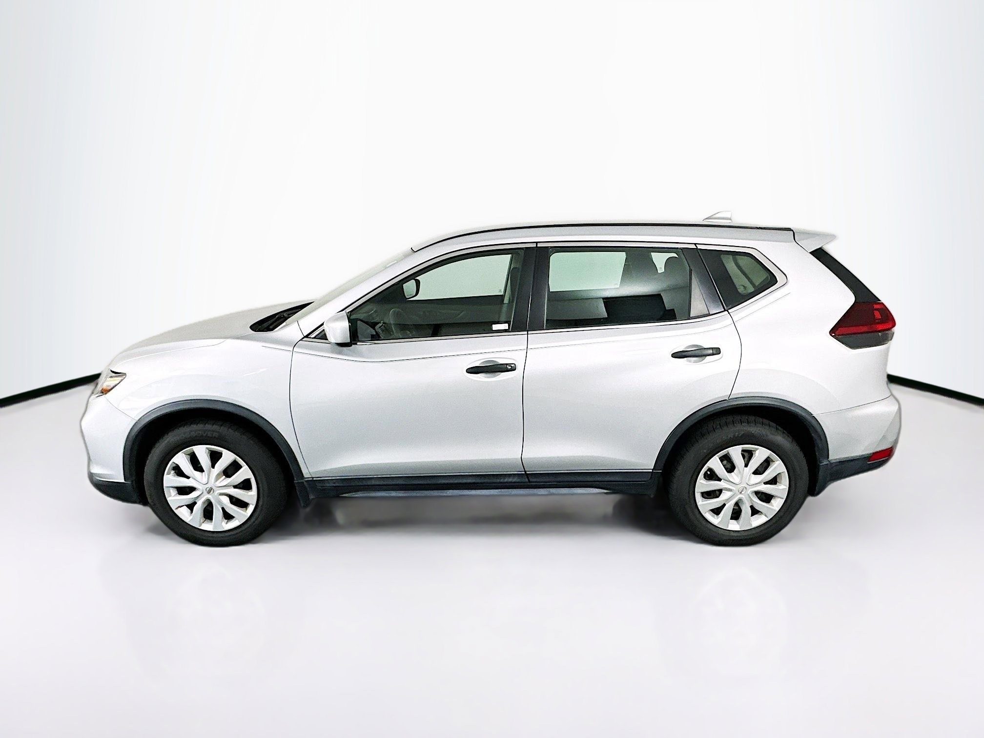 Used 2019 Nissan Rogue S FWD image 4