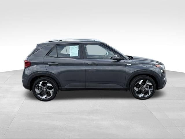 Used 2023 Hyundai Venue SEL FWD image 9